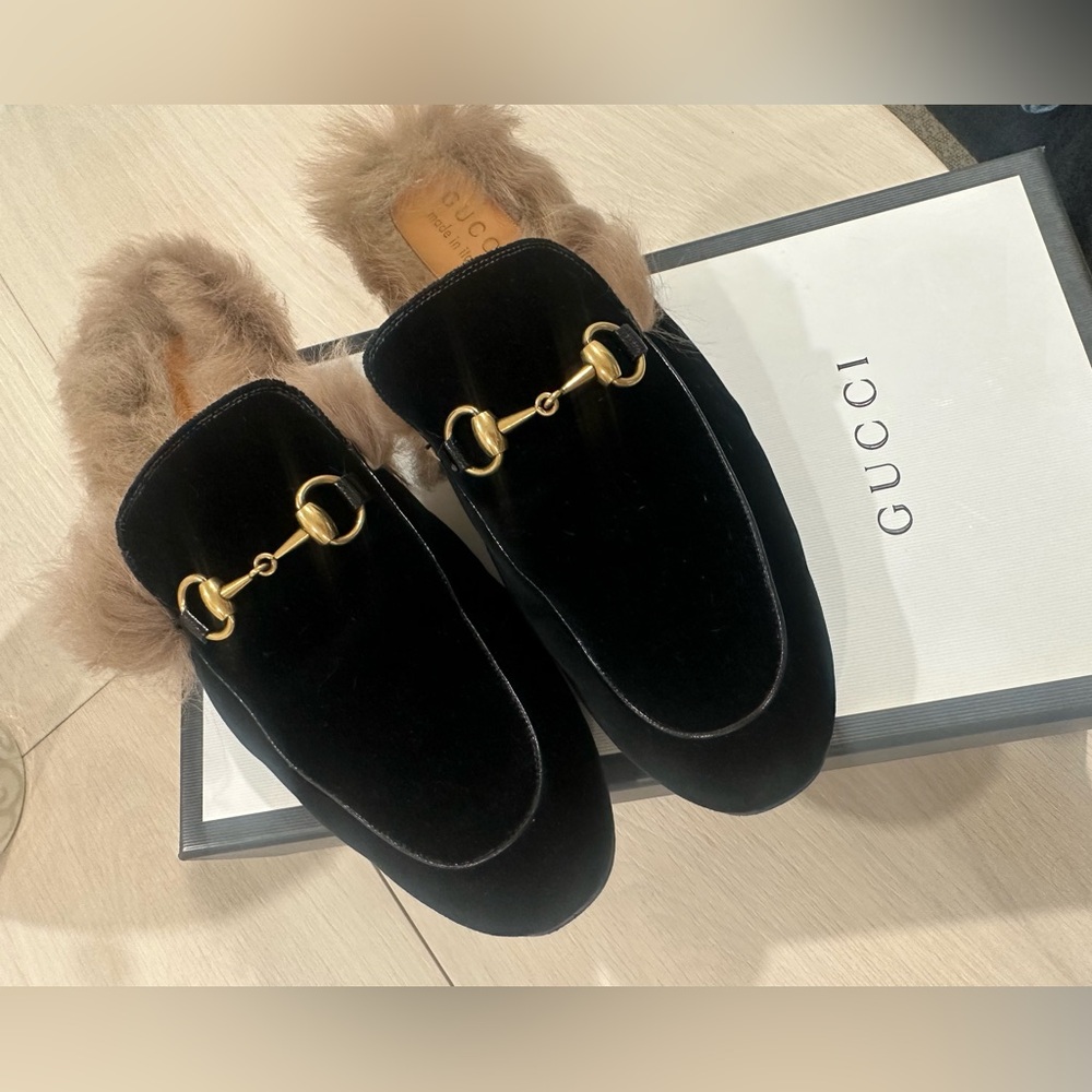 Gucci Princetown black Suede Fur Loafers Size 9
